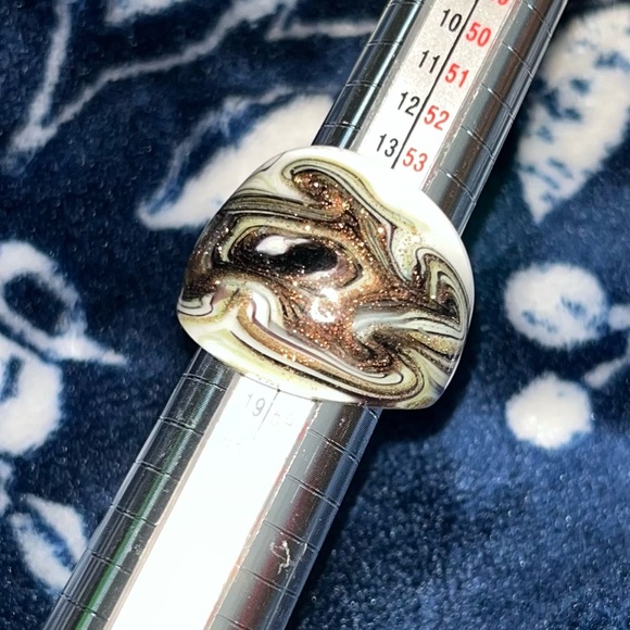 Rare Murano Style Glass Swirls Ring Gold White Black - Picture 3 of 9